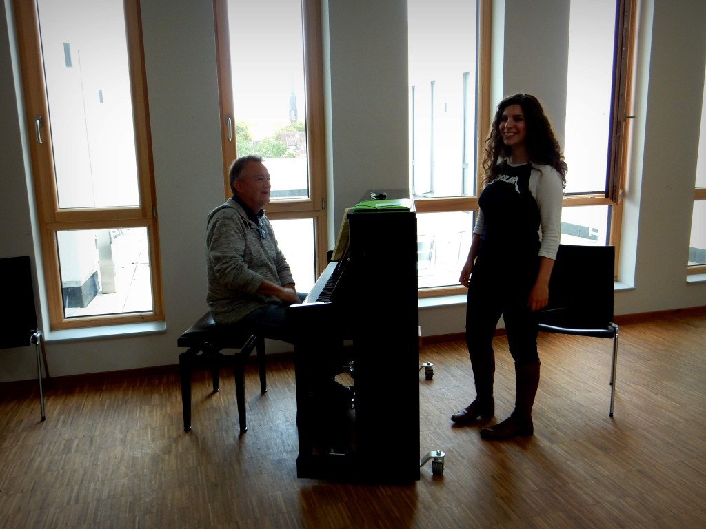 A coaching session with Janine Pas and Kelvin Grout Kelvin Grout, piano and Michal Bitan, soprano Photo, Janine Pas